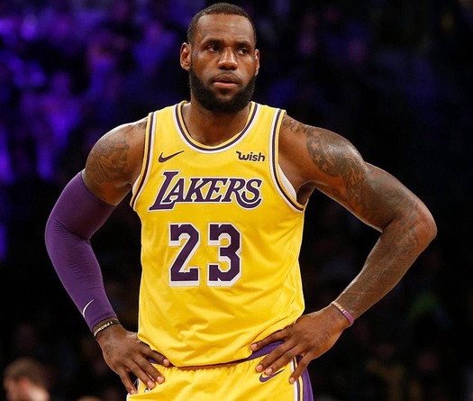 LeBron James cho rằng mời gọi cầu thủ đến Lakers dễ hơn Cavaliers