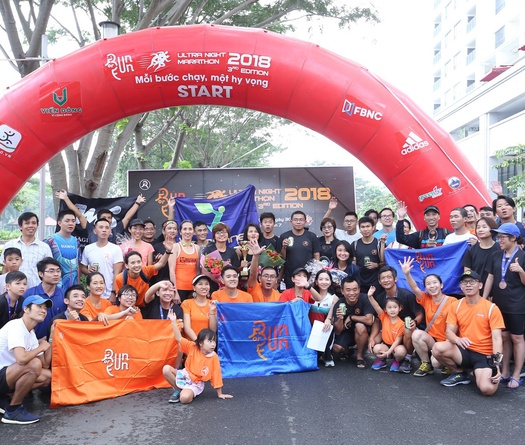 Runner hai miền chạy đón năm mới 2019 theo nhiều cách độc lạ