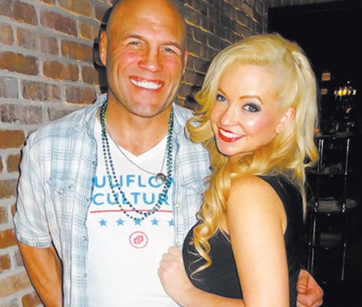 Huyền thoại Hall of Fame UFC Randy Couture bị lộ clip "nóng"