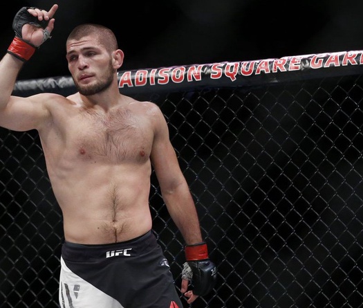 Khabib Nurmagomedov khuyên các nữ võ sĩ nên... ở nhà đánh nhau với chồng