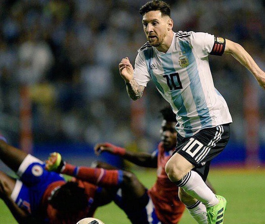 Messi bám đuổi kỷ lục của Pele trong ngày Argentina "hủy diệt" Haiti