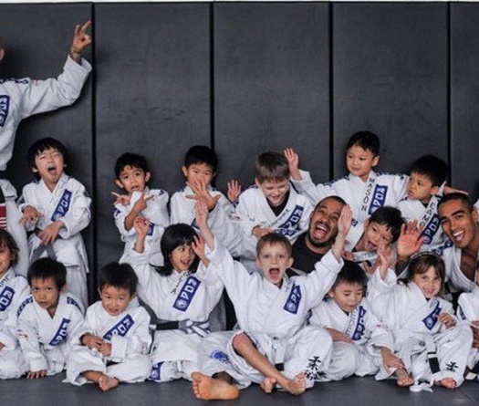 Vì sao các bậc cha mẹ nên cho con đi học võ mùa Hè?