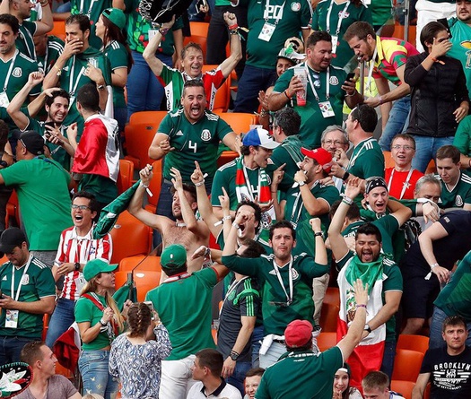 Thấp thỏm nghe điện thoại, CĐV Mexico vỡ òa khi biết tin ĐT Hàn Quốc thắng ĐT Đức