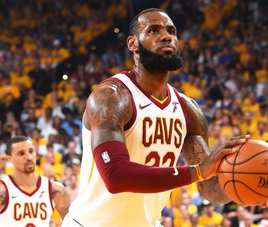  29 điểm, 13 assists và 9 rebounds của LeBron James tại Game 2 NBA Finals 2017/18
