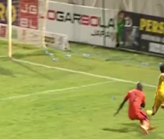 Tình huống trọng tài không cho FLC Thanh Hóa hưởng penalty trước SHB Đà Nẵng