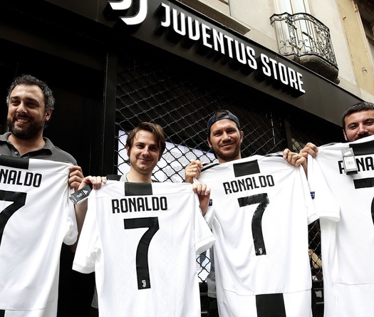 99 triệu bảng mua Ronaldo 33 tuổi đắt hay hợp lý? 