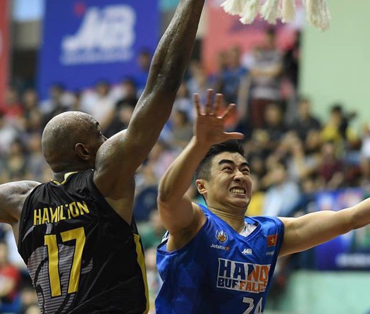 Chuỗi 16 điểm liên tiếp của Hanoi Buffaloes trong trận đấu kịch tính với Cantho Catfish 