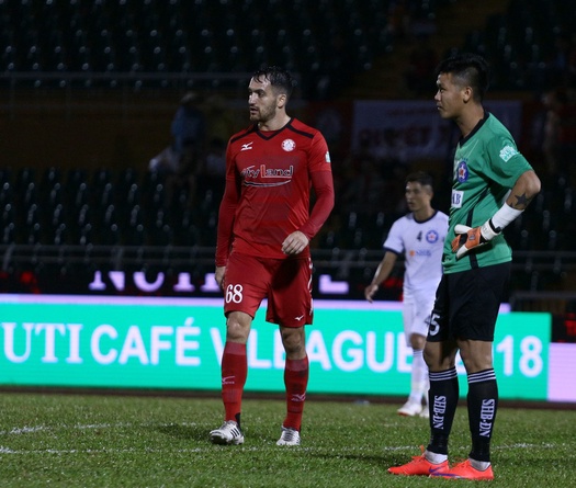 Thủ môn Lê Văn Hưng của SHB Đà Nẵng nói gì về thẻ đỏ trên sân Thống Nhất?