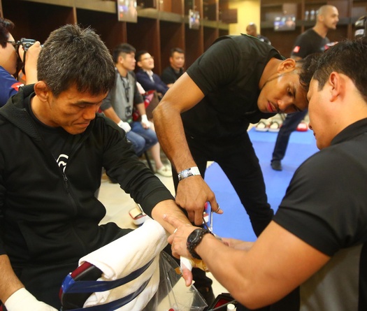 Hé lộ hậu trường chuẩn bị của các võ sĩ trước khi lên sàn ONE Championship