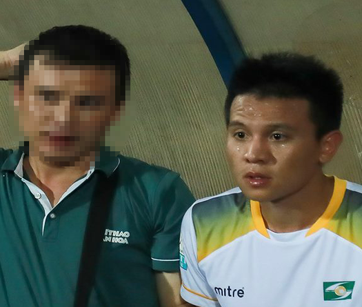 Điều phối viên sân Thiên Trường “cướp” điện thoại, người BTC sân bị nghi đánh người