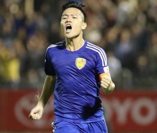 Pha sút phạt đẹp mắt của Đinh Thanh Trung vào lưới Becamex Bình Dương