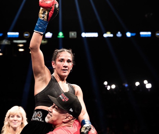 Cô gái Puerto Rico 29 tuổi trở thành nhà vô địch 6 hạng cân đầu tiên của giới Quyền Anh nữ