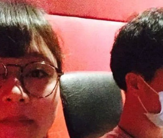 Công Phượng bịt khẩu trang, dẫn hot-girl đi xem phim?