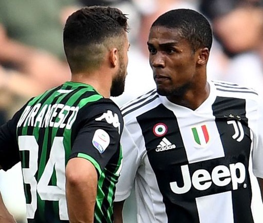Douglas Costa hối hận trước án phạt nặng