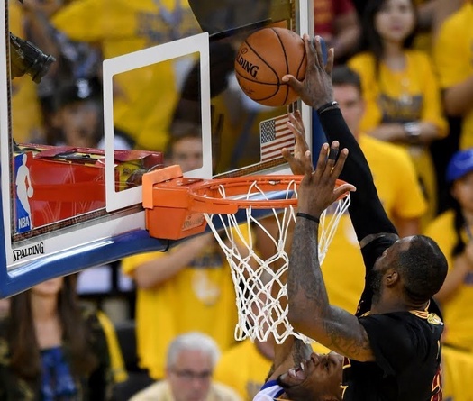 Tuyệt kỹ LeBron James tại NBA: Những cú block từ phía sau khiến đối phương choáng váng