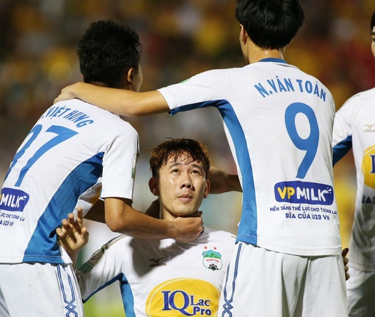 Top 5 bàn thắng đẹp vòng 24 V.League 2018: "Đầu vàng" Minh Vương giúp HAGL trụ hạng