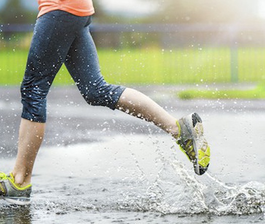 Chạy bộ khi trời mưa và những điều cần ghi nhớ