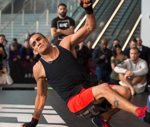 Những kiểu tập luyện tại nhà quái đản của Tony Ferguson