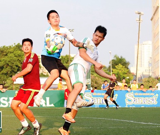Vòng 6 Hạng Nhất phủi 2016: Tuấn "bệu" rực sáng nhưng EOC không thắng