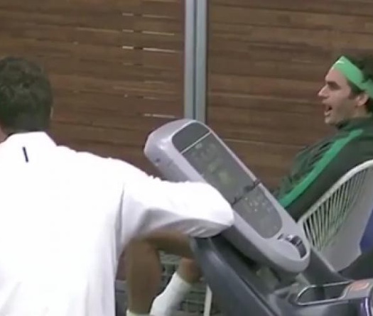 Bên lề Australian Open 2016: Federer nổi sung vì máy quay lén