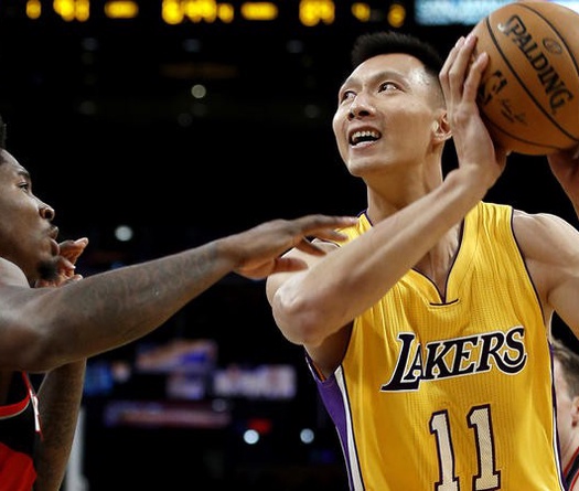 Sao bóng rổ Trung Quốc hủy giao kèo với Los Angeles Lakers