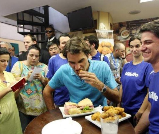 Tiết lộ thú vị của Roger Federer về chuyện... lần đầu ăn thịt