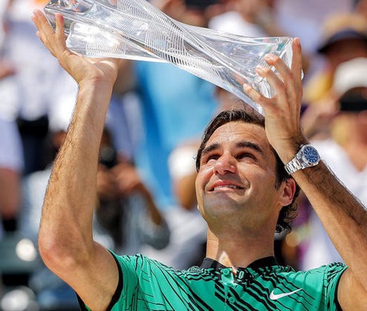 Vượt qua Nadal, Federer trở lại Top 5 thế giới