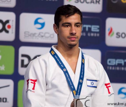 Bản tin MMA 27/10: Thắng vàng, võ sĩ Judo không được nghe quốc ca