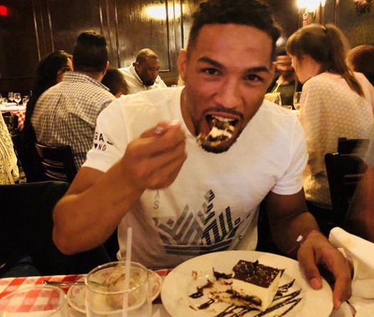 Bản tin MMA ngày 7/10: Cắt cân xong, Kevin Lee ăn mừng với Tiramisu