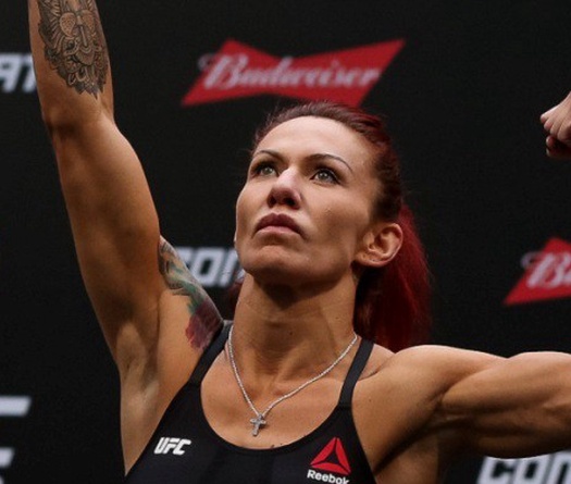 Cris Cyborg phải cắt 4,5 kg trọng lượng cơ thể trong vòng 24 giờ