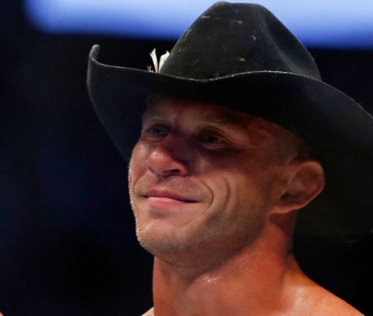Donald Cerrone ký hợp đồng mới 8 trận với UFC