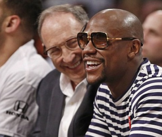 Mayweather theo dõi Pacquiao đấu Vargas: Hứa hẹn tái đấu?