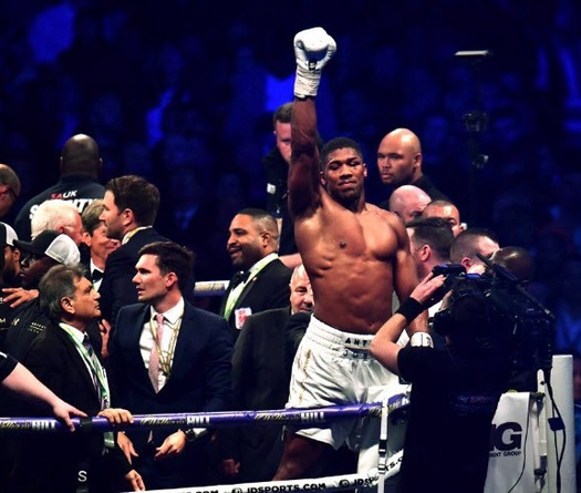 Mike Tyson nhắn Anthony Joshua: Cầm đai khó như làm Tổng thống!