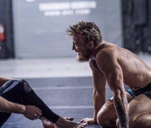 Webthethao phỏng vấn bạn tập McGregor trước trận đấu Mayweather