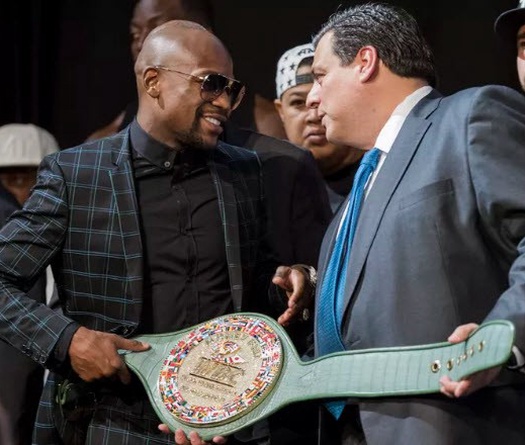 Trận Mayweather - McGregor: Chiếc đai "khủng" cho người chiến thắng