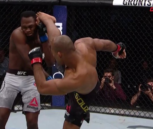 UFC on Fox 27: Jacare Souza trở lại, chiến thắng KO ngay hiệp 1