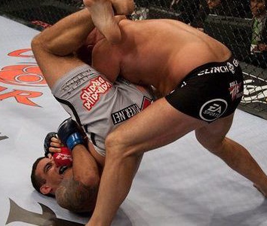 Werdum sẵn sàng bảo vệ đai vô địch: "Già" vẫn "gân"