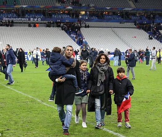 Khủng bố định mang bom “thổi tung” Stade de France