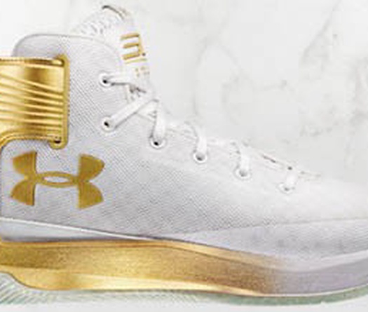 Curry tặng 30 đôi giày bản giới hạn mới ra mắt cho fans New York