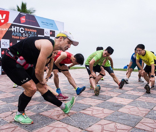 6 động tác giãn cơ sau khi tập cùng HLV Ironman Todd Gilmore