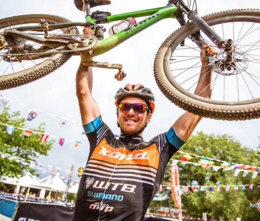 Cory Wallace vô địch thế giới đạp xe MTB 24 giờ liên tục