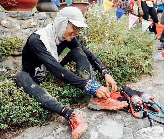 Đánh giá giày chạy địa hình Salomon Slab Sense 5 Ultra SG