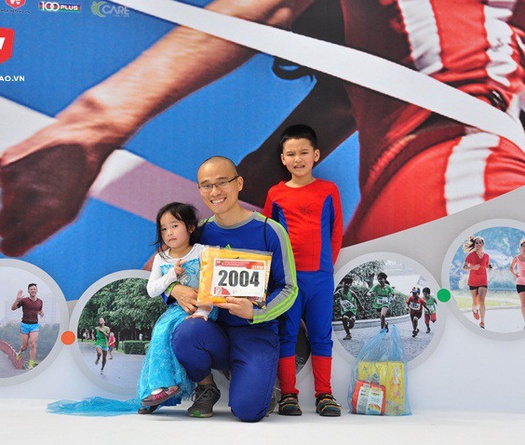 Gần 1000 VĐV "sục sôi" nhận Bib và áo giải chạy LDR Half Marathon