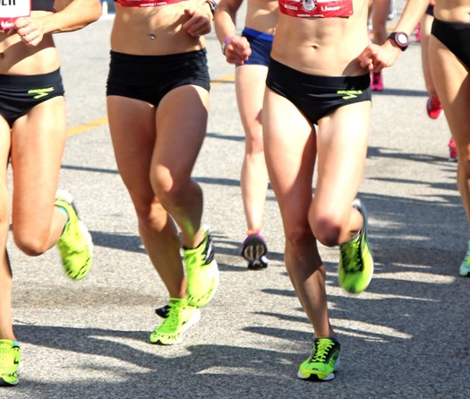 Ngày "đèn đỏ", phụ nữ có nên chạy bộ không?