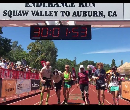 Những hình ảnh ấn tượng giải chạy "kinh điển" Western States 100