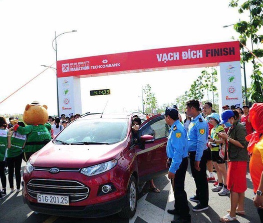 “Ô tô điên” lao vào đường chạy marathon Tp.HCM gây bức xúc dư luận