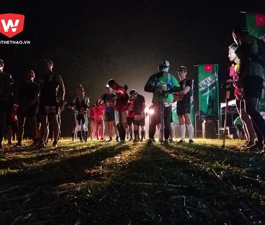 Theo chân các VĐV chạy 70km vượt rừng Pù Luông VJM 2017