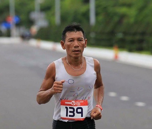 Gặp nhà VĐ Challenge Vietnam với giày chạy và xe đạp 25 năm tuổi