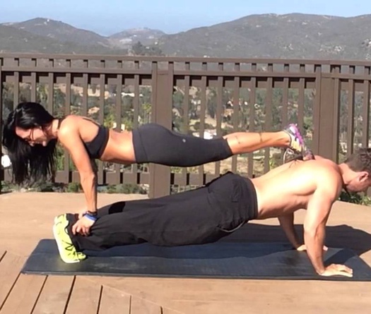 17 bài tập gym dễ thương cho cặp đôi yêu nhau