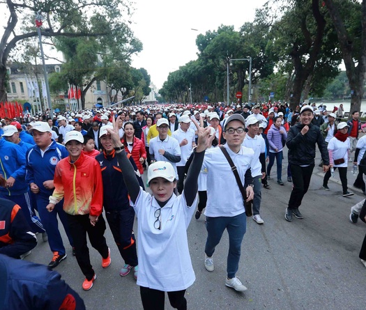 Chùm ảnh: Hàng triệu người tham gia ngày chạy Olympic